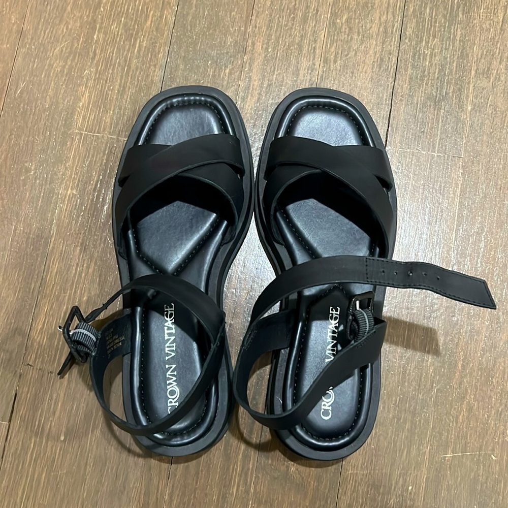 Black crown vintage sandals size 7